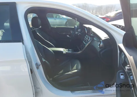 2017 Mercedes-Benz C 300 Sport 4Matic z USA, uszkodzony, nr VIN WDDWF4KB5HR217085